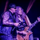 Manolo Arias (derecha), junto a Giles Keith Ramírez, en un concierto de Magik.