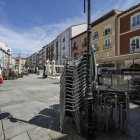 Terrazas de hostelería recogidas en La Flora, a pesar de las jornadas de buenas temperaturas de estos días.