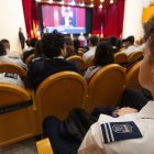 El grado de Piloto arranco con ocho alumnos que han recibido sus alas ante la mirada atenta de familiares y el resto de compañeros.