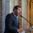 El ministro de Transportes y Movilidad Sostenible, Óscar Puente, interviene durante el acto del 30 aniversario de la Tribuna de la automoción en el Real Casino de Madrid, a 6 de mayo de 2025, en Madrid (España).