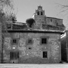 Estampa de la Escuela de Bañuelos de Bureba, sede de la Asociación Escuela Benaiges.