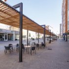 Terrazas de hostelería en la calle Roma, del barrio de Gamonal.