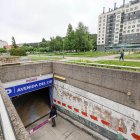 Una de las entradas del aparcamiento de la avenida del Cid.