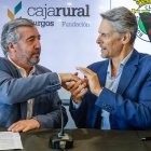 Tomás Fisac y Alejandro Grandinetti, tras renovar el convenio de colaboración entre Caja Rural y el Burgos CF.