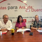 Esther Peña rodeado por Amparo Simón y Luis Briones
