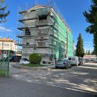 Las obras de rehabilitación de las fachadas de Parralillos llevan en marcha unos meses.