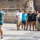 Imagen de unos turistas en Burgos.