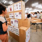 La Catedral de cartón para el EnClave de Calle se construye, pieza a pieza, en un taller del Fórum Evolución.