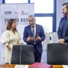 La directora general de Comercio, María Petit, el delegado de la Junta en Burgos, Roberto Saiz, y el secretario general de CEOE CyL, David Esteban.