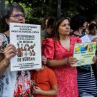 Un momento de la concentración de las familias usuarias de la Escuela Municipal de Música en El Espolón de Burgos.