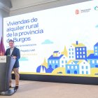 El presidente de la Diputación, Borja Suárez, durante la presentación de la primera fase del programa de Vivienda de Alquiler Rural.