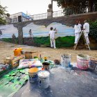 Trabajadores del programa mixto de formación y empleo, ultiman el mural prehistórico a orillas del Arlanzón.