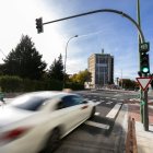 Los semáforos de la avenida de la Constitución en la confluencia con la calle Vitoria han sufrido varias incidencias este año.