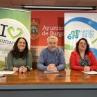 El concejal Carlos Niño, con las responsables de la Oficina y la Plataforma de Voluntariado de Burgos, Esther Catalina y Laura Pérez.