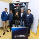El diputado provincial Manuel Villanueva (segundo por la derecha), con el equipo de la empresa Axians que ha desarrollado y puesto en marcha el CPD instalado en el Monasterio de San Agustín.