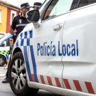 La Policía Local salva la vida a un hombre tras sufrir un infarto en plena calle.