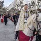 El Obispillo realiza el tradicional paseo antes de llegar al Ayuntamiento de Burgos.
