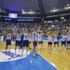 Los jugadores del San Pablo Burgos celebrando la reciente victoria en el Coliseum.