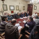 La Federación de Peñas y Sociedades de San Lesmes, durante la deliberación del Báculo de Oro 2026.