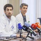 El director del HUBU, Carlos Cartón, y el jefe de Oncología, Enrique Lastra.