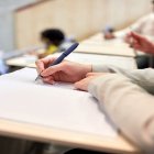 Archivo - Consejo.- CyL aprueba una subida salarial para docentes de hasta 2.100 euros al año para los más veteranos.