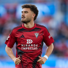 Imagen de Álex Cardero con la camiseta del Mirandés.
