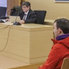 Instante del juicio contra A.C.R. acusado de tenencia ilícita de explosivos y de drogas.