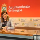 Nuria Barrio, concejala socialista, durante una rueda de prensa en el Ayuntamiento de Burgos.