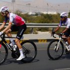 Jesús Herrada y Sergio Chumil, dos de los ciclistas morados que buscarán brillar
en el Pirineo catalán.