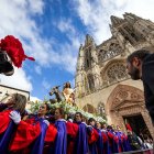 Imagen de Jesús en la Borriquilla al salir de la Catedral de Burgos tras la misa del Domingo de Ramos.