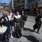 La exmonja de Belorado Sor Sión, junto a la abogada Norma Riaño, tras declarar en los Juzgados de Bilbao, junto a Sor Israel.