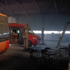 Imagen de vehículos arrasados por el incendio.
