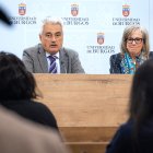 El vicerrector de Empresa, Campus y Digitalización de la UBU, Miguel Ángel Mariscal, y la secretaria general de FAE, Emiliana Molero.