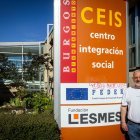 Miguel Santos, presidente de la Fundación Lesmes, en la entrada del Centro de Integración Social (CEIS).