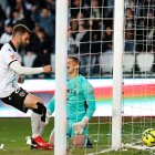Mario marcó en El Plantío el valioso gol del empate ante el Ceuta.