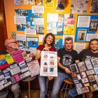 Álex, Ana, Mac y Ana Olga, montando la exposición sobre la escena musical burgalesa de los años 80 y 90 en el Bardeblás.