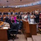 La bancada del PP aplaude a Fernández Mañueco en el pleno del debate de investidura.