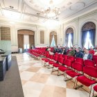 Los feriantes que montan las barracas acudieron a la apertura de plicas del sorteo, que quedó desierta, y exigieron una reunión con el concejal.
