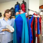 Raquel Grande (Que me vistan lo bailao) posa con su última creación que une detalles de fiesta con comodidad y ropa técnica y deportiva como la que presentará en Momad del 23 al 25 de julio.
