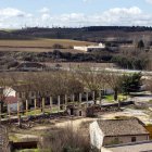 Terrenos de la antigua CLH al fondo, donde el PP planea un nuevo complejo deportivo.