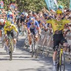 Matthew Brennan celebra la victoria en la llegada al Castillo.