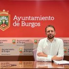 El portavoz municipal socialista, Josué Temiño, en la sala de prensa del Ayuntamiento de Burgos.