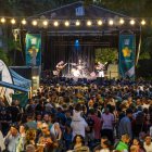 Mucho público en el Espolón para disfrutar del concierto de Gilipojazz y en la zona gastronómica.