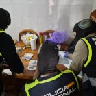 Agentes de la Policía Nacional de Burgos, en una intervención contra el tráfico de drogas el pasado mes de mayo.