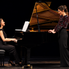 La pianista Elisa Rapado y la soprano Adriana Viñuela.