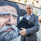 Isaac Rilova, junto al rabino del mural de las Tres Culturas de la calle Embajadores.