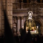 Imagen de archivo de la Virgen de la Soledad en el interior de la Catedral, durante la procesión de Viernes Santo.