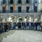 Minuto de silencio, en la Plaza Mayor de Burgos, por las víctimas del accidente de Urda (Toledo).