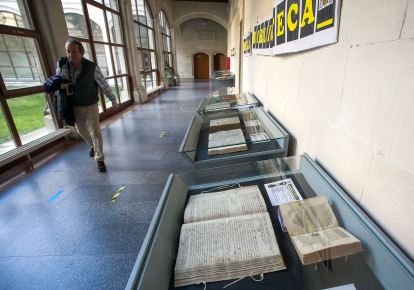 Durante el curso se han expuesto la seis piezas de la Biblioteca Histórica del López de Mendoza que se han restaurado. TOMÁS ALONSO