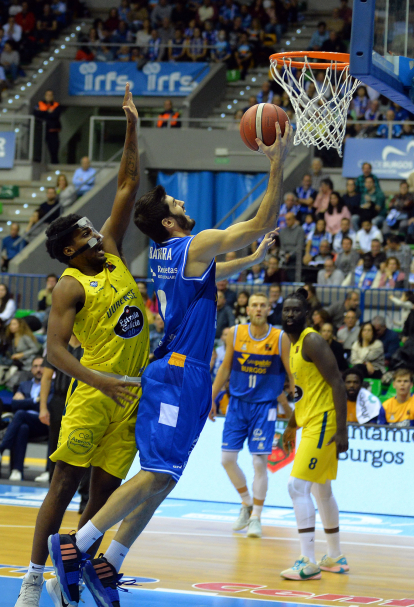 Imagen del partido entre el Longevida San Pablo Burgos y el Ourense.